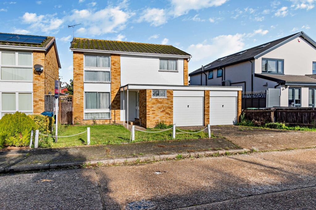 4 bedroom detached house for sale in Langland Drive, Pinner, HA5