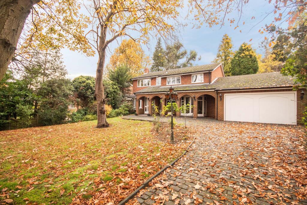 4 bedroom detached house for sale in Park View Road, Pinner Hill, HA5