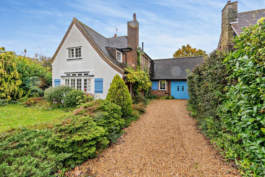 4 bedroom detached house for sale in Clonard Way, Hatch End, Pinner HA5