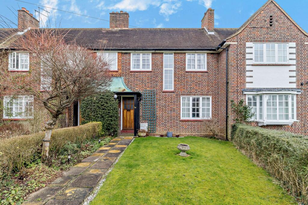 3 bedroom terraced house for sale in Latimer Gardens, Pinner HA5