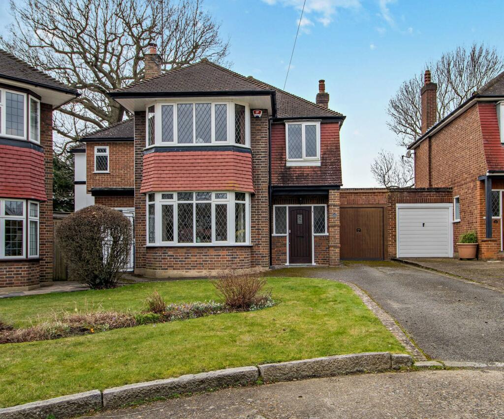 4 bedroom detached house for sale in Moss Close, Pinner Village, HA5