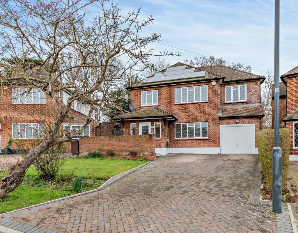 5 bedroom detached house for sale in Murray Crescent, Pinner, HA5