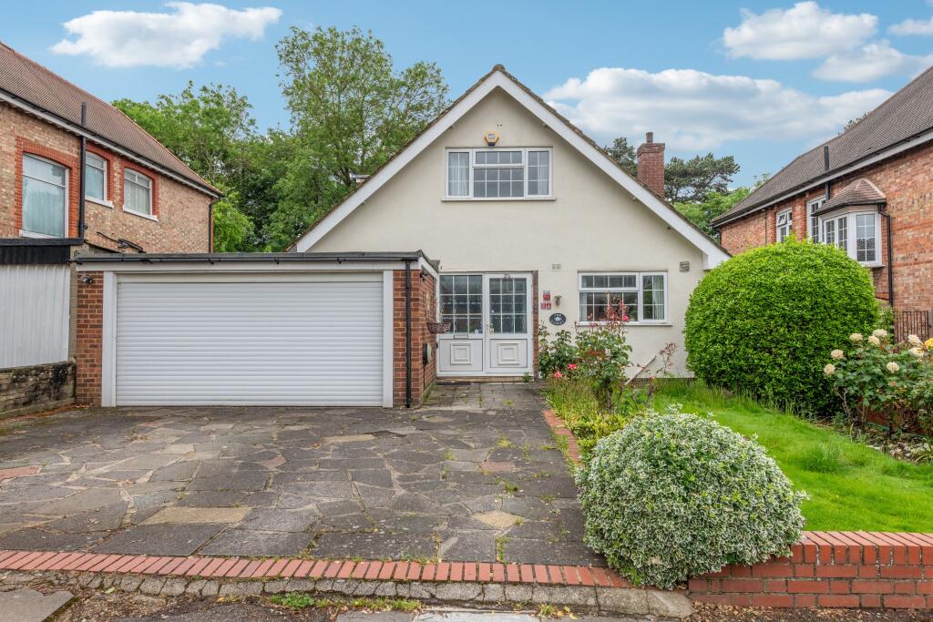 5 bedroom detached house for sale in West End Avenue, Pinner, HA5