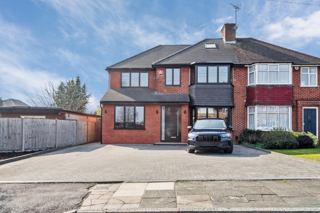 Main image of property: Oakmeade, Hatch End, Pinner HA5