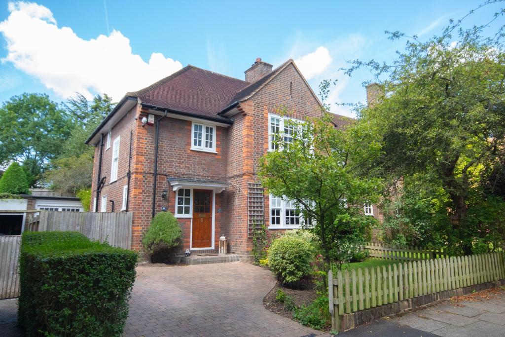 3 bedroom semidetached house for sale in Woodhall Gate, Pinner