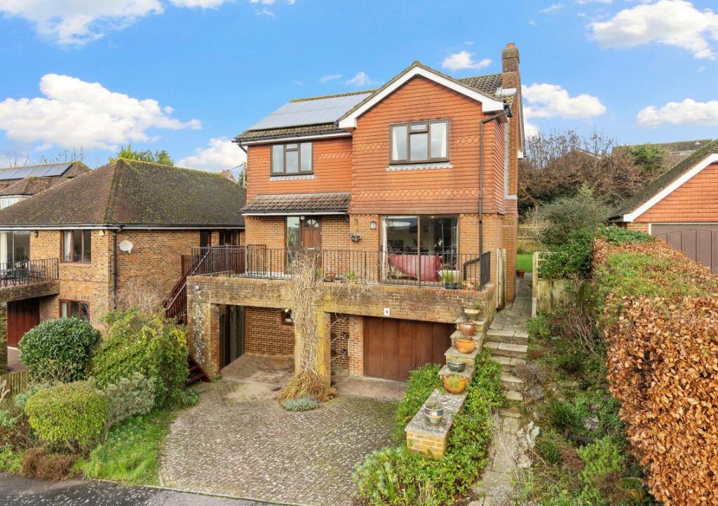 5 bedroom detached house for sale in 4 Chanctonbury View, Henfield, BN5