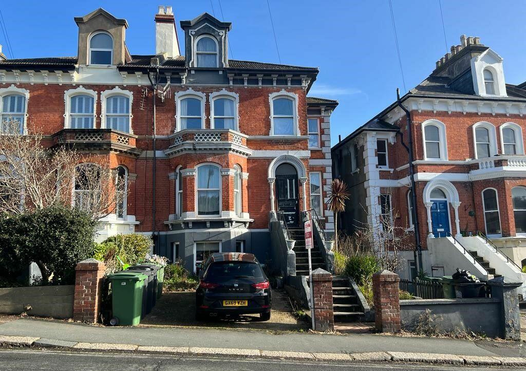 6 bedroom semidetached house for sale in 6 St Helens Park Road