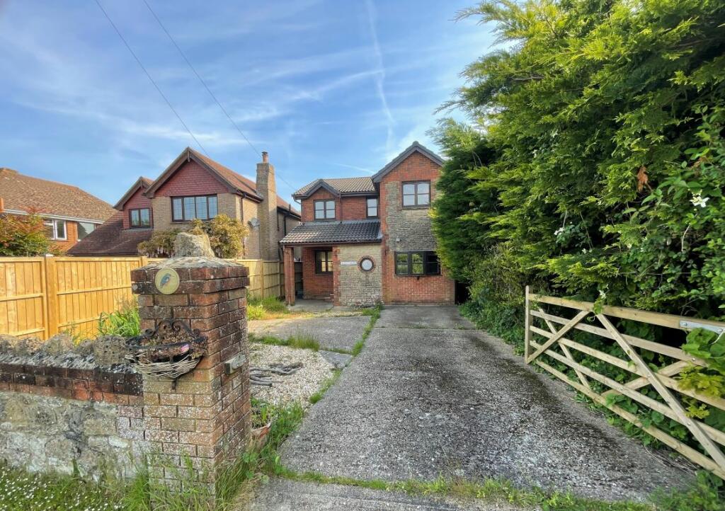 3 bedroom detached house for sale in Kingfishers, New Road, Porchfield