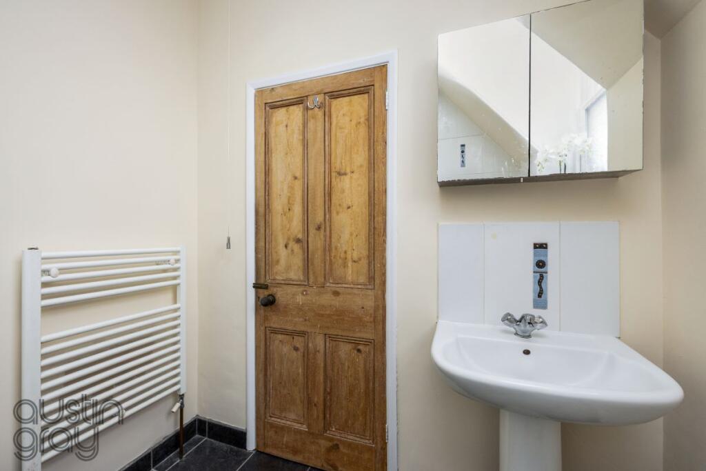 Additional property image - Flat 5, 32 St Johns Road, Eastbourne, BN20 7JB