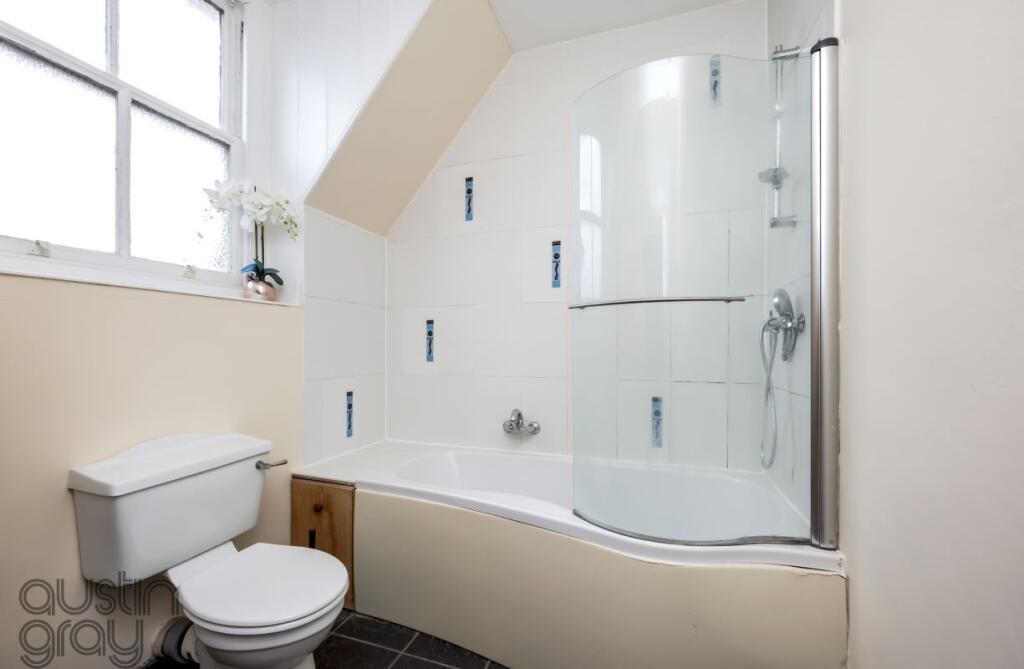 Additional property image - Flat 5, 32 St Johns Road, Eastbourne, BN20 7JB