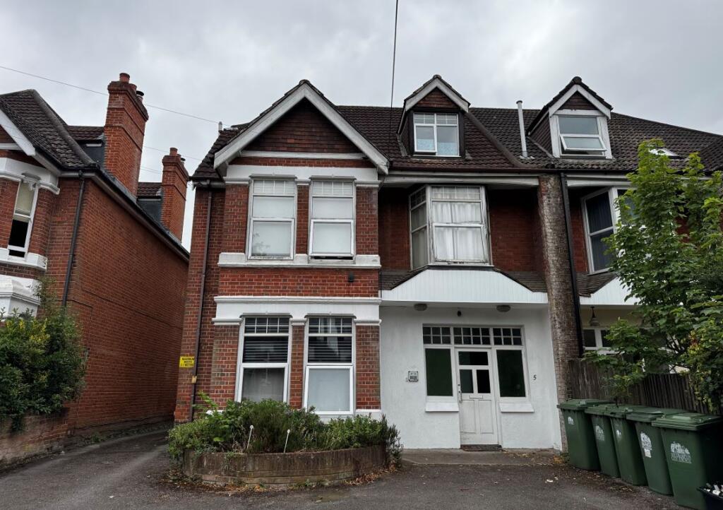 Main image of property: Flat 8, 5 Darwin Road, Southampton, Hampshire, SO15 5BS