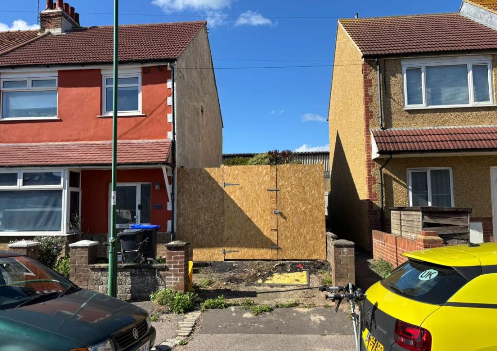 Main image of property: 28a St. Richards Road, Portslade, Brighton, BN41 1PA