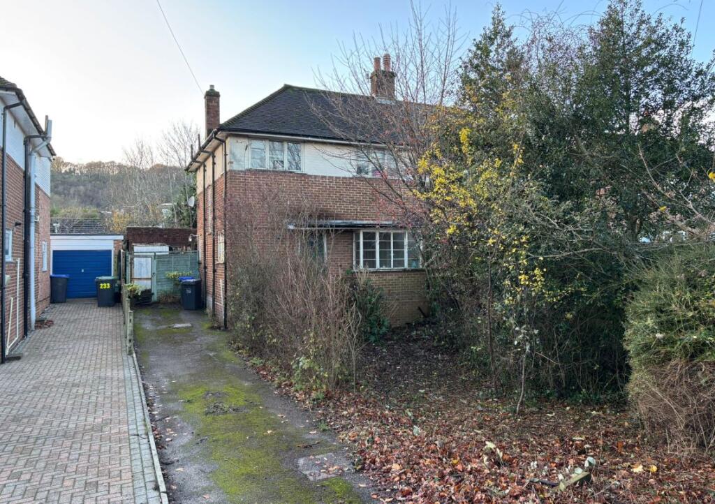 Main image of property: 235 Findon Road, Worthing, BN14 0ET