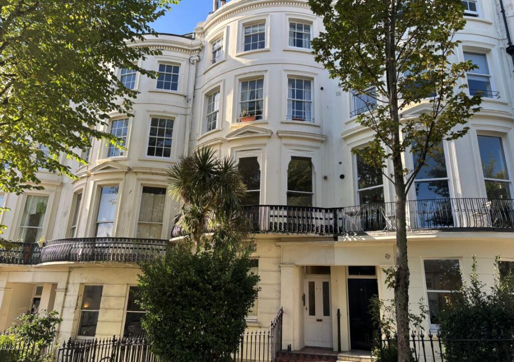Main image of property: Flat 5, 60 Montpelier Road, Brighton, BN1 3BB