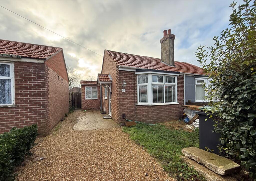Main image of property: Cosy Nook, 61 Sea Front Estate, Hayling Island, Hampshire, PO11 9JL