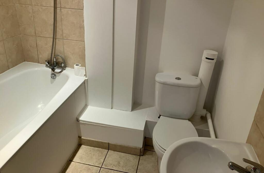 Additional property image - 190 Church Road, Hove, East Sussex, BN3 2DJ