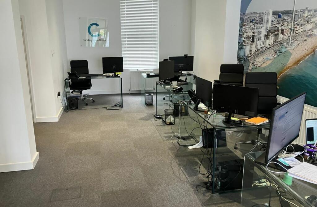 Additional property image - 190 Church Road, Hove, East Sussex, BN3 2DJ