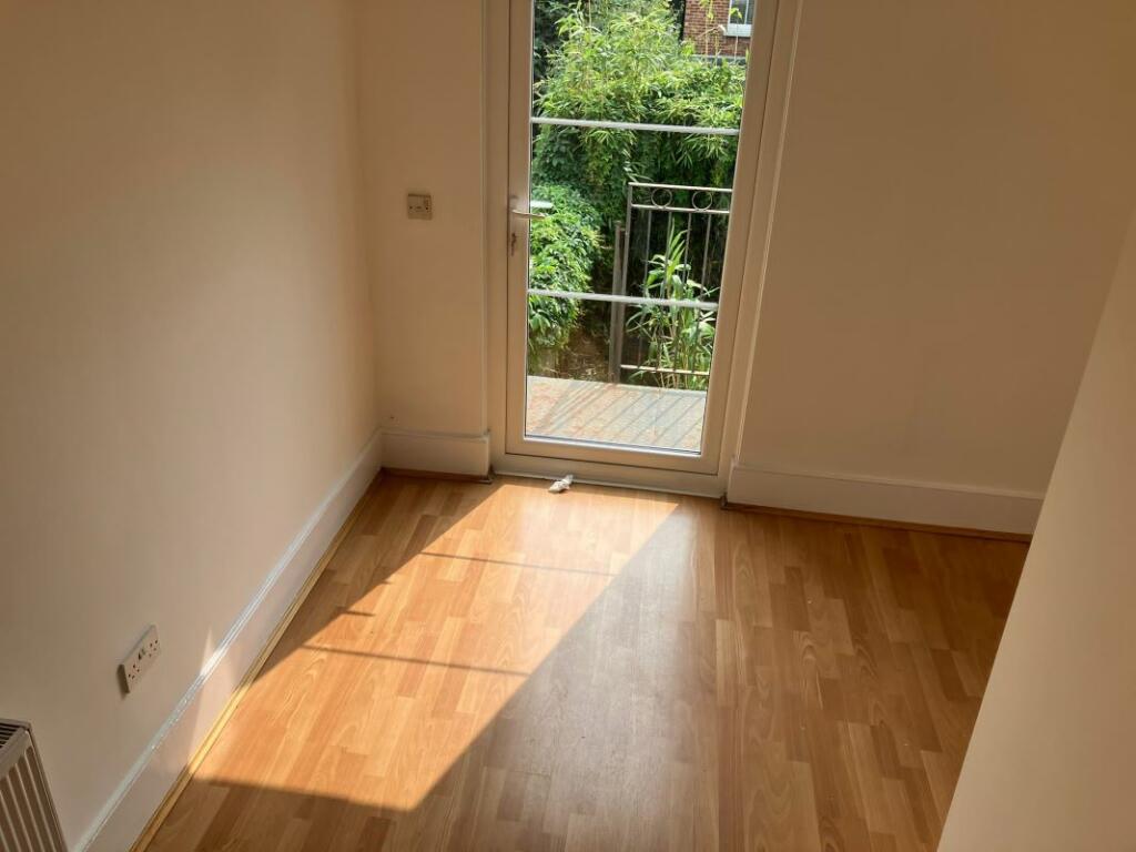 Additional property image - 190 Church Road, Hove, East Sussex, BN3 2DJ
