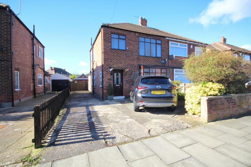 3 bedroom semidetached house for sale in Stoneleigh Avenue