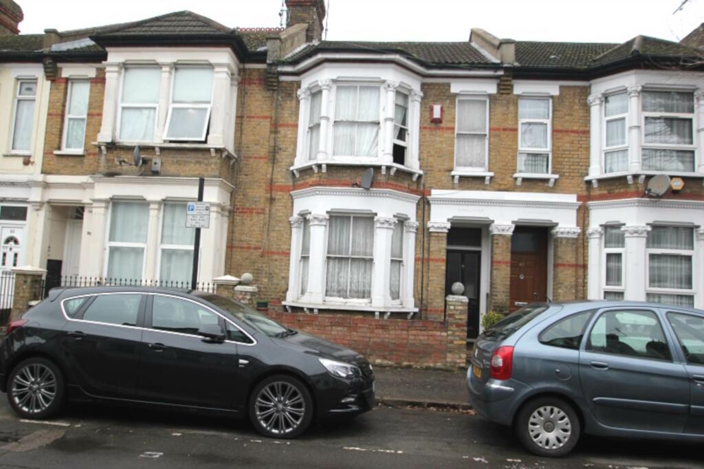 3 bedroom semidetached house for sale in Ashburnham Road, Southend On