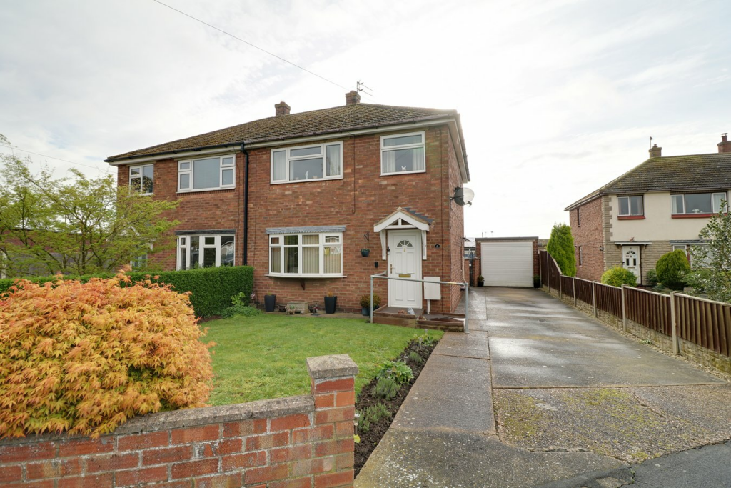 3 bedroom semidetached house for sale in St Hybalds Grove, Scawby