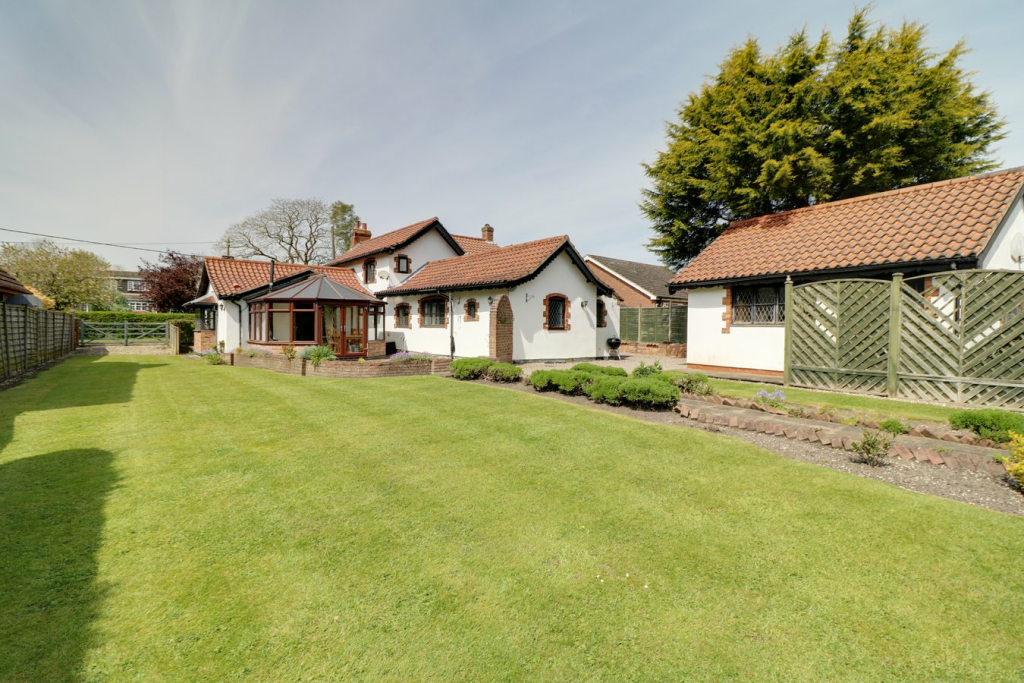 4 bedroom detached house for sale in Station Road, Grasby, DN38