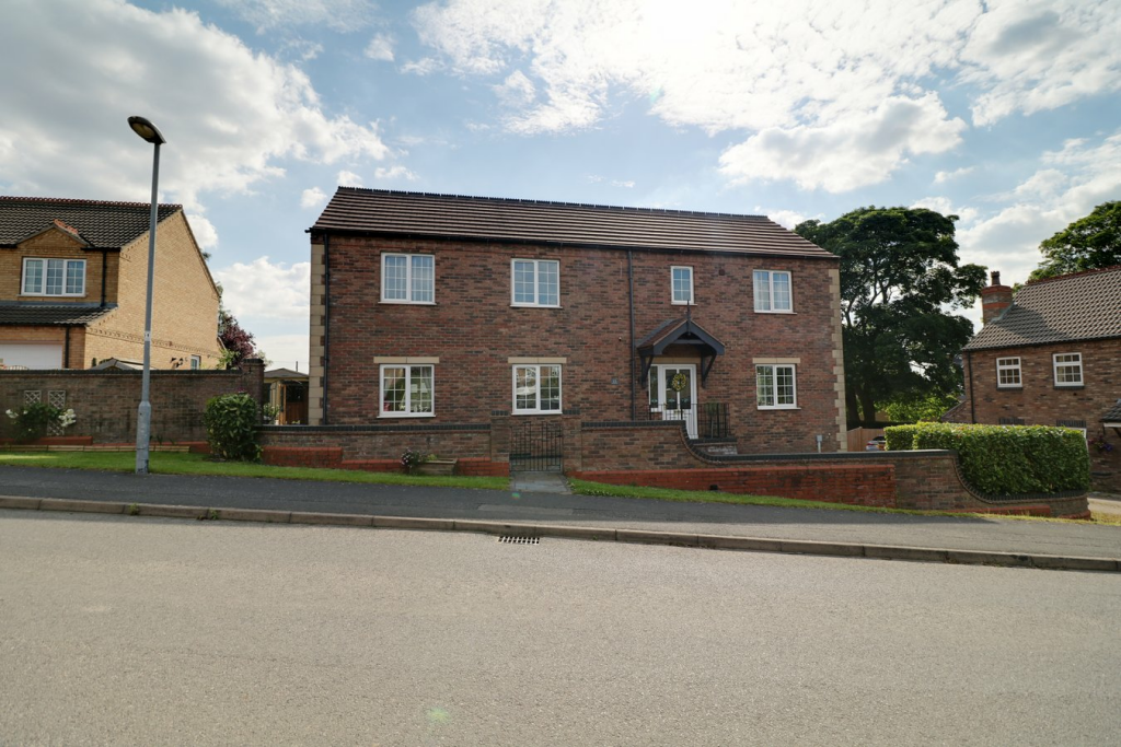 4 bedroom detached house for sale in Windmill Way, Kirton Lindsey