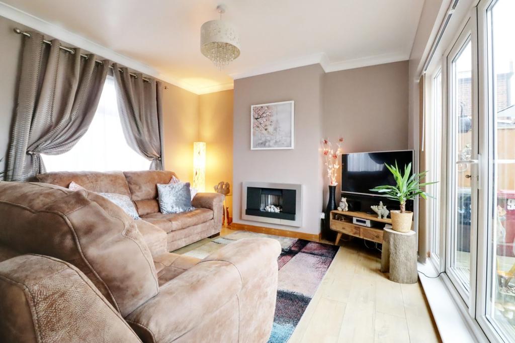 3 bedroom detached house for sale in Waterside Road, BartonUponHumber