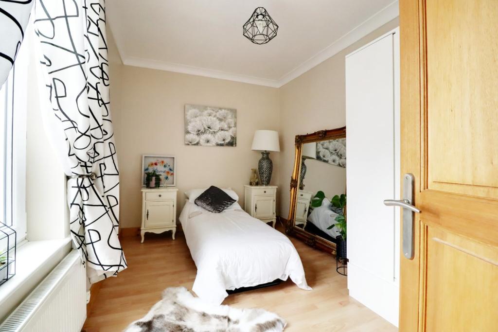 3 bedroom detached house for sale in Waterside Road, BartonUponHumber