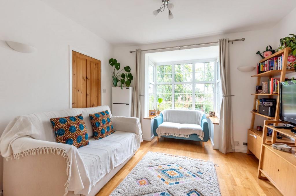 3 bedroom semidetached house for sale in Onslow Village, Guildford