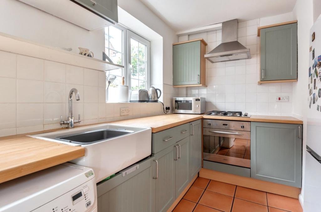 3 bedroom semidetached house for sale in Onslow Village, Guildford