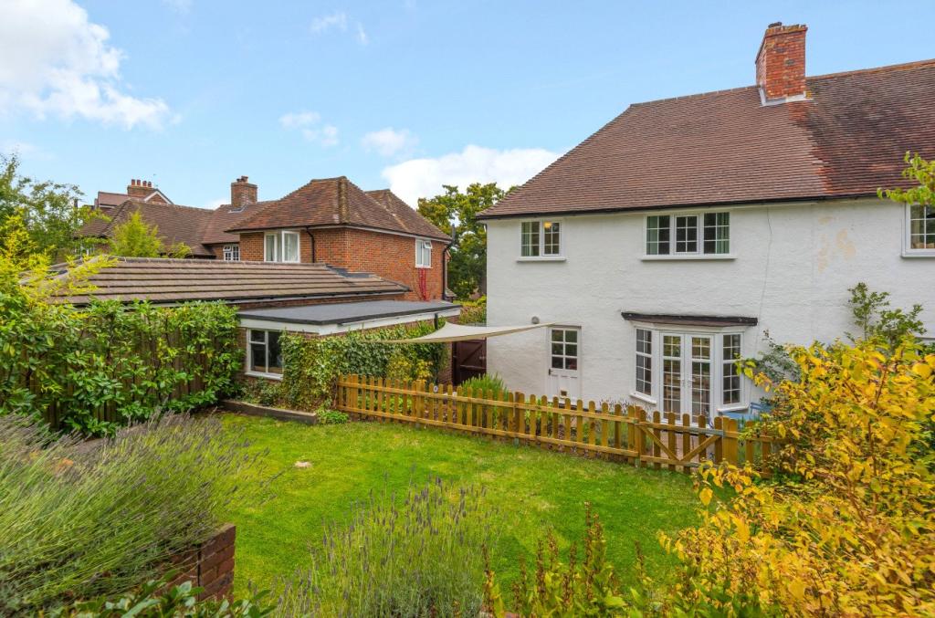 3 bedroom semidetached house for sale in Hedgeway, Onslow Village