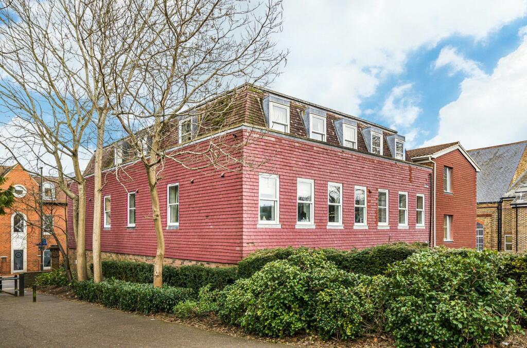 1 bedroom flat for sale in Chertsey Street, Guildford, Surrey, GU1