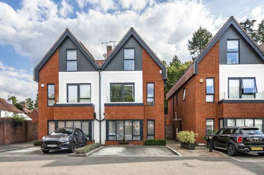 4 bedroom semi-detached house for sale in Catherines Place, Chestnut Avenue, Guildford, Surrey, GU2