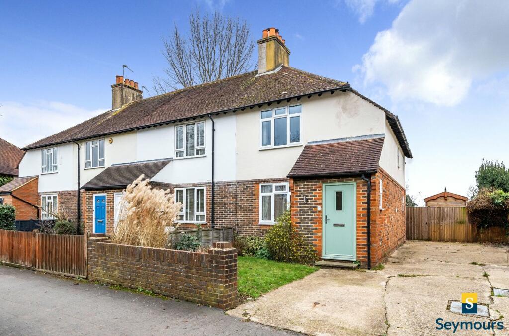 2 bedroom semidetached house for sale in Woking Road, Guildford