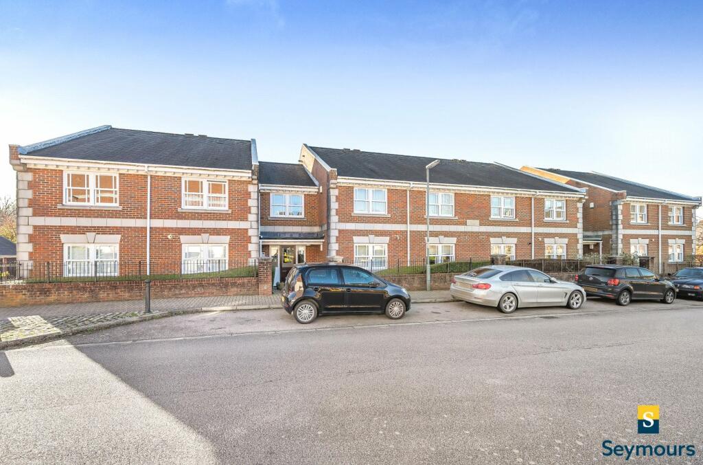 1 bedroom flat for sale in St. Lukes Square, Guildford, Surrey, GU1