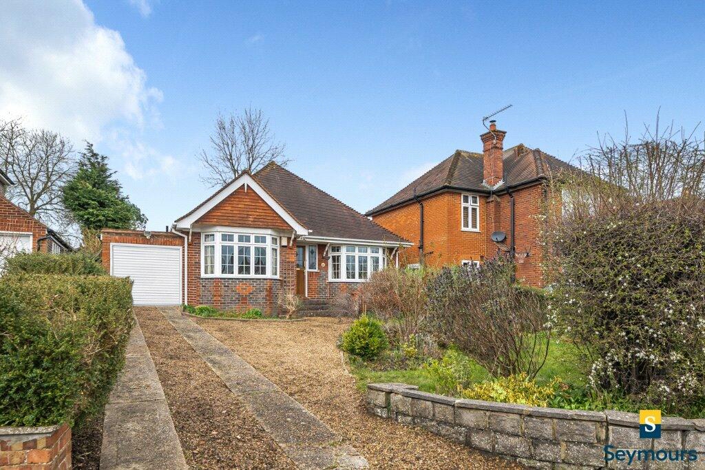 2 bedroom bungalow for sale in Westmeads, Onslow Village, Guildford, GU2