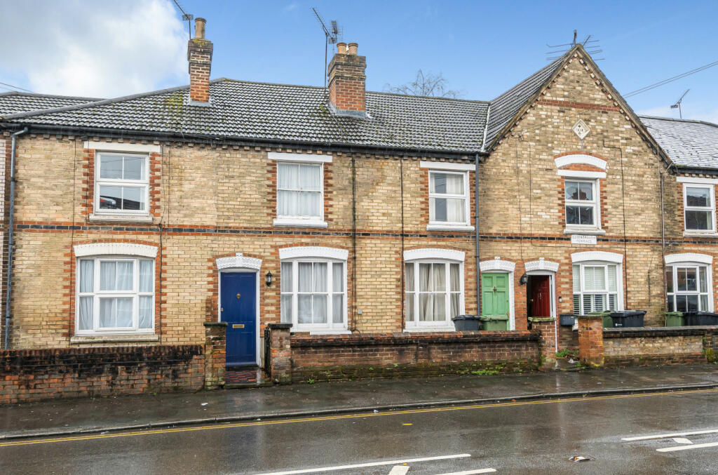 3 bedroom terraced house for sale in Guildford, Surrey, GU2