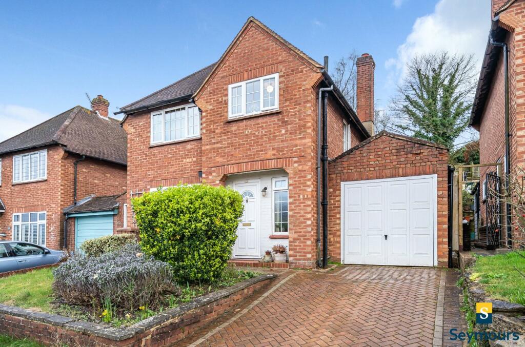 3 bedroom detached house for sale in High View Road, Guildford, Surrey, GU2