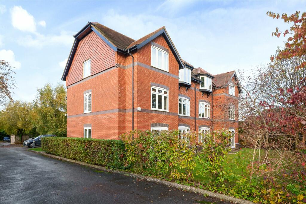 2 bedroom flat for sale in Cranley Road, Guildford, Surrey, GU1