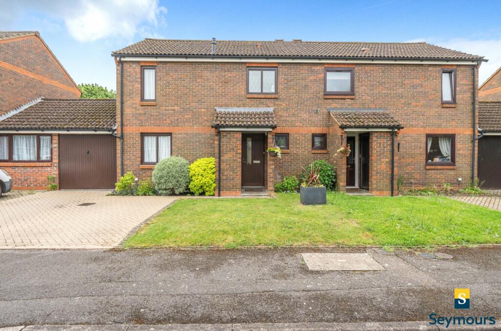 2 bedroom semidetached house for sale in Marigold Court, Waterside