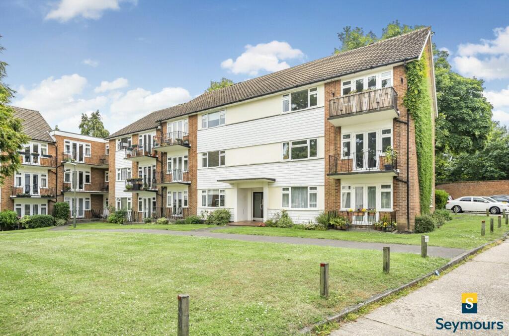 2 bedroom flat for sale in Lindfield Gardens, Guildford, Surrey, GU1
