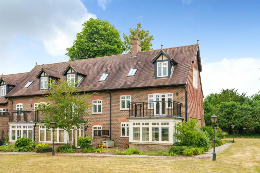 3 bedroom end of terrace house for sale in Bramley, Guildford, Surrey, GU5