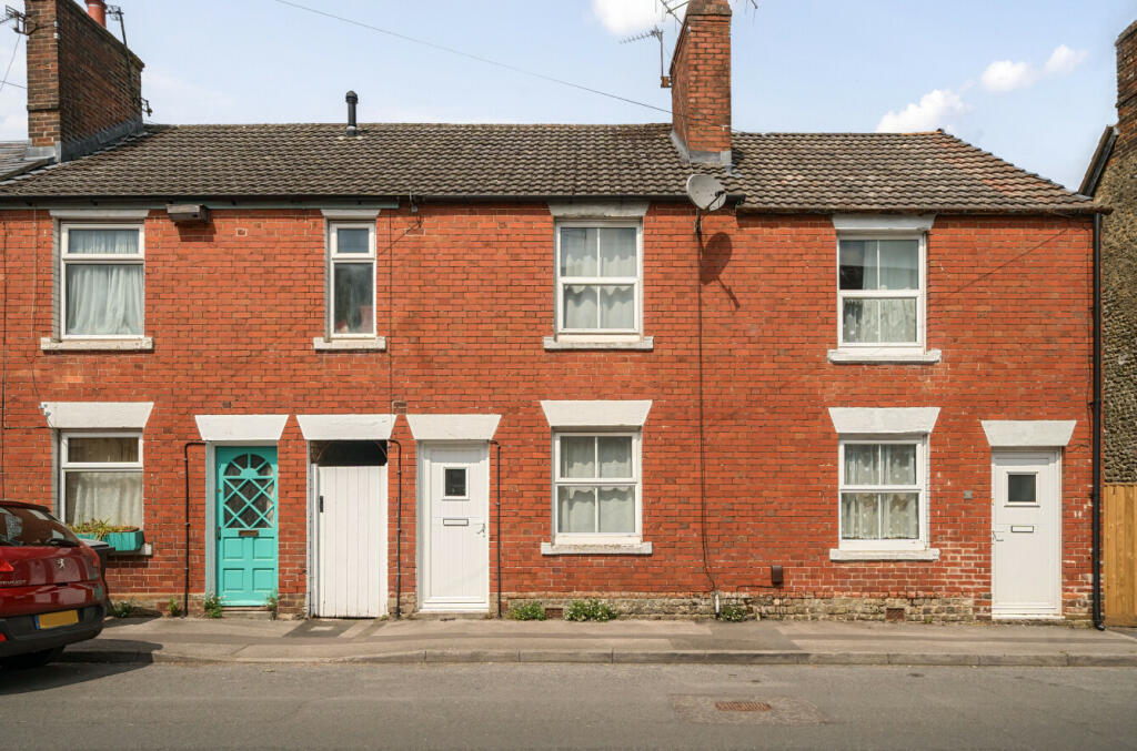 2 bedroom cottage for sale in West Street, Warminster, BA12