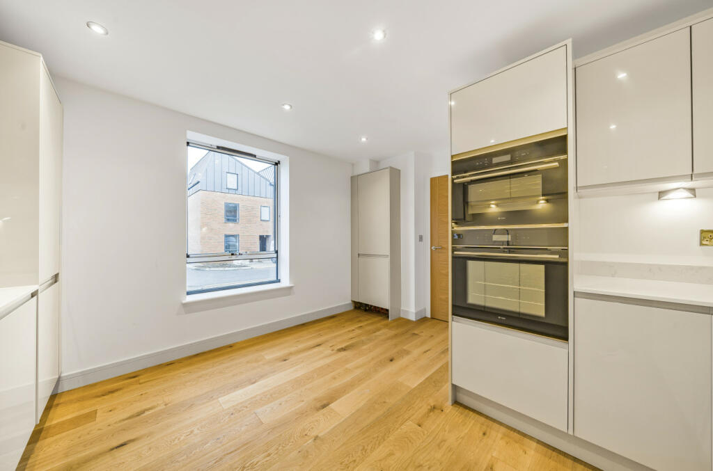 Additional property image - Victoria Mews, Frome, BA11