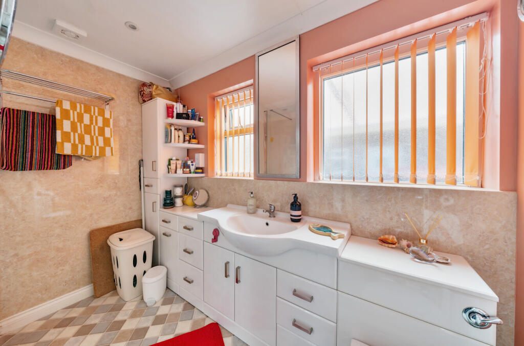 Additional property image - Chapmans Close, Frome, BA11