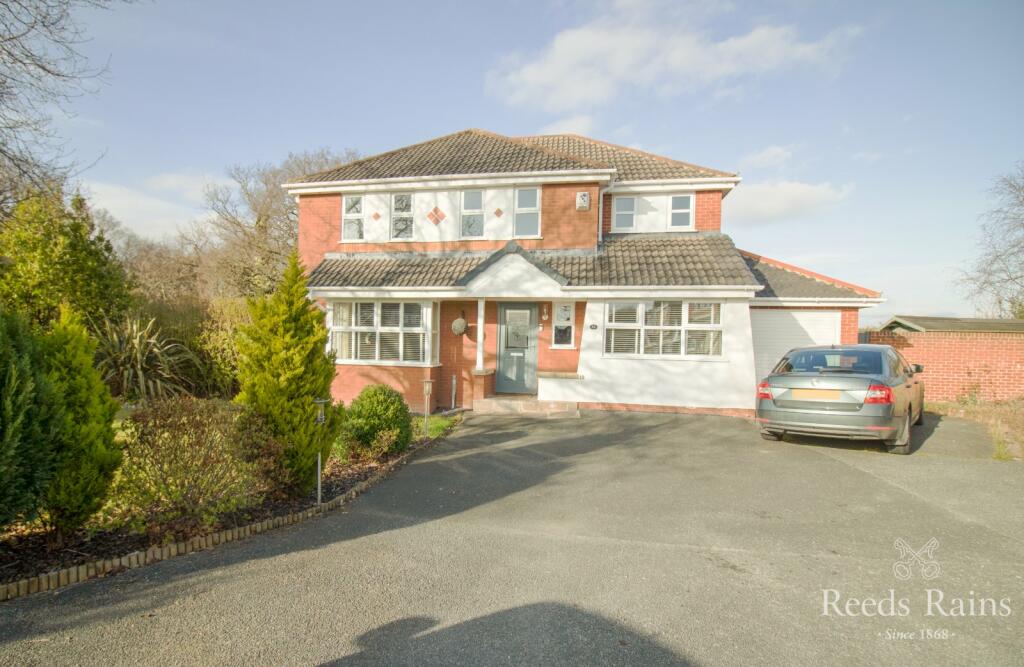 4 bedroom detached house for sale in Guernsey Drive, Ellesmere Port