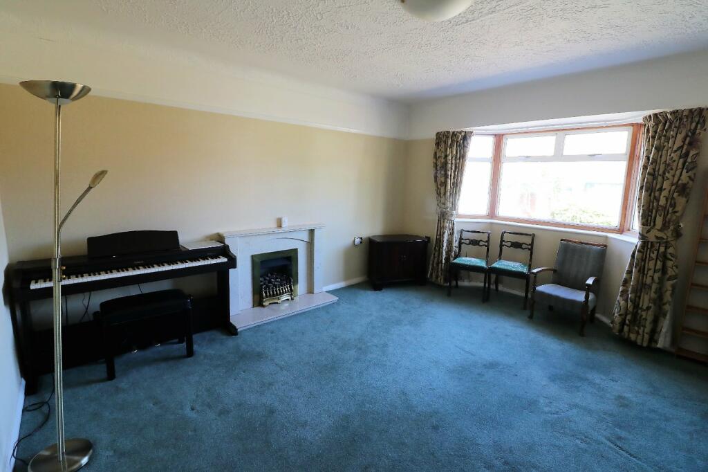 3 bedroom bungalow for sale in Hillcrest Drive, Little Sutton