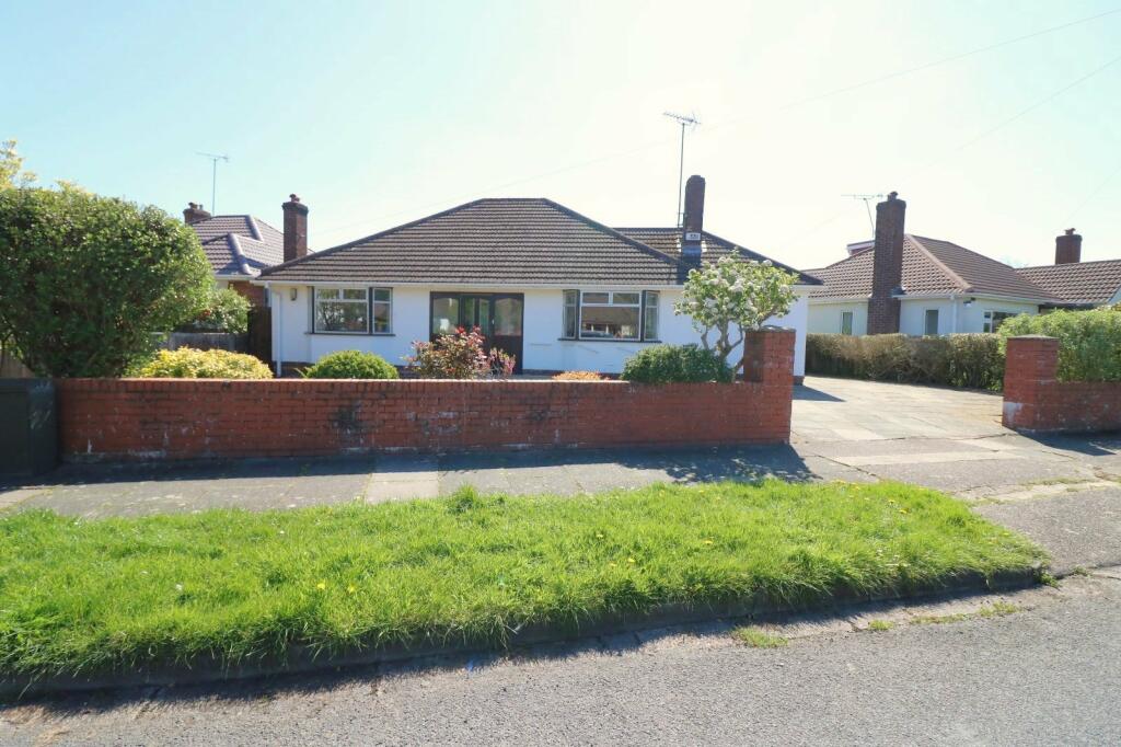 3 bedroom bungalow for sale in Hillcrest Drive, Little Sutton