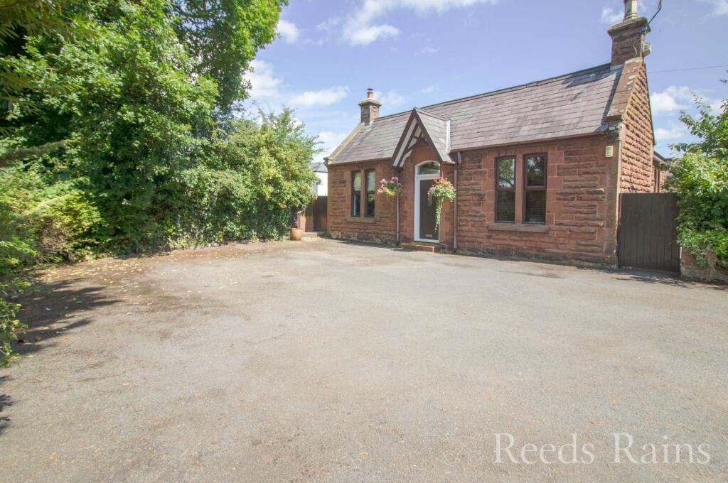 4 bedroom detached house for sale in Parkgate Road, Ledsham, Ellesmere